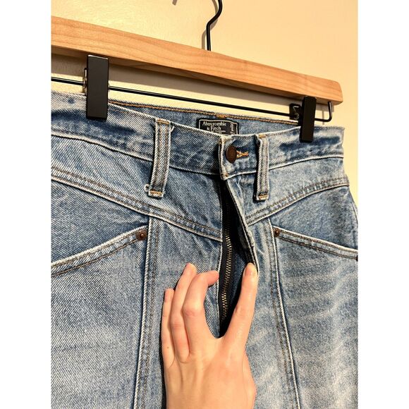 Abercrombie & Fitch High Rise Mom Balloon Seam Light Wash Rigid Denim Jeans 25 - Picture 5 of 9